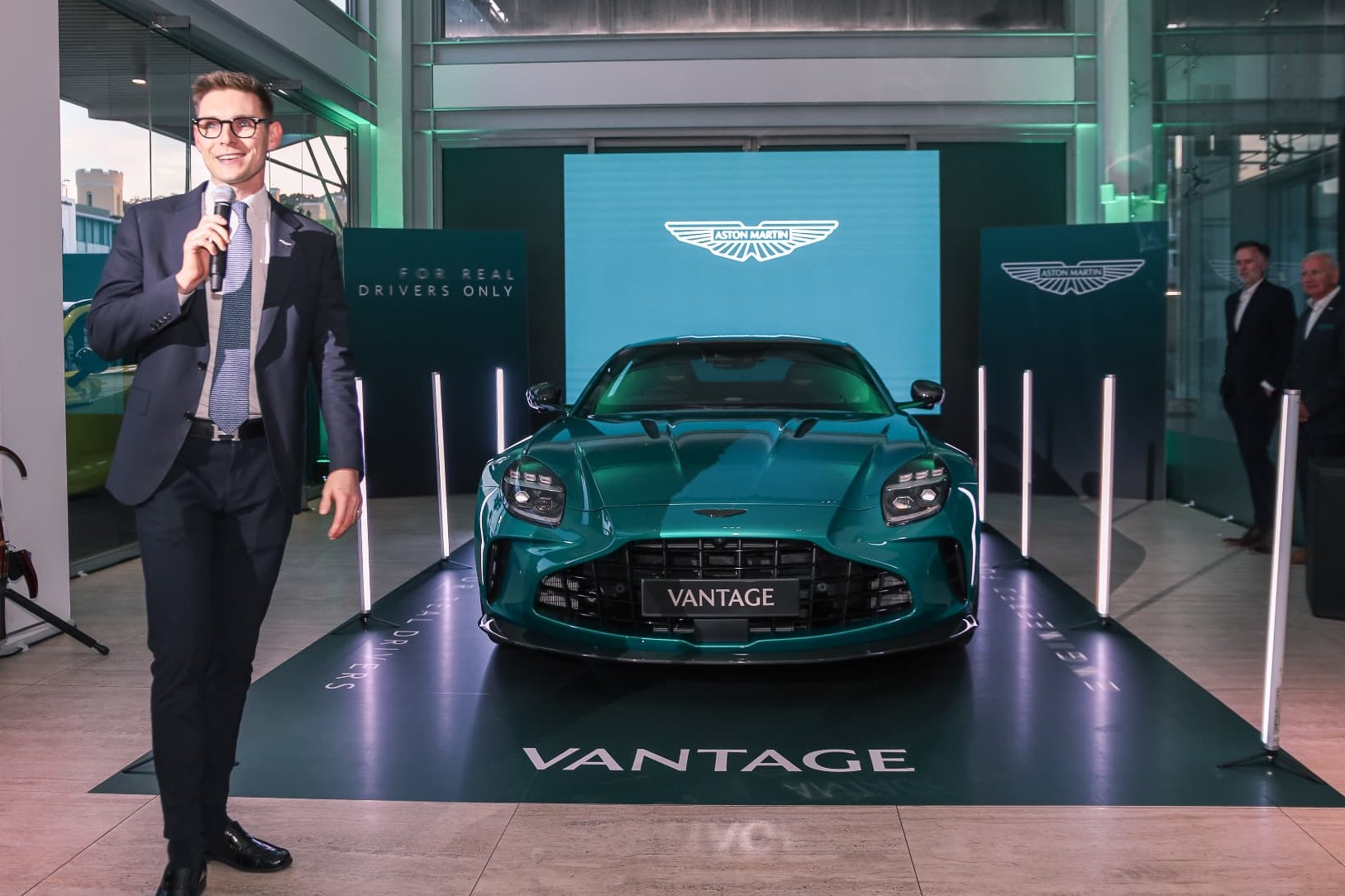 John presenting the new Vantage to customers and media